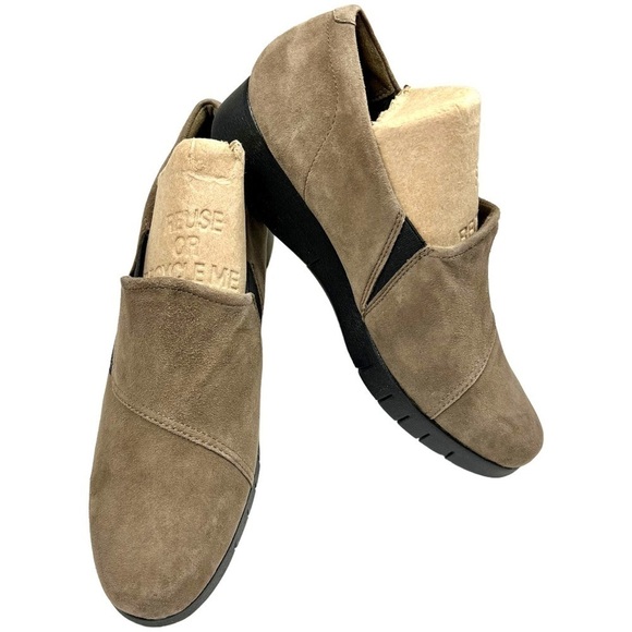 Clarks Daelyn Monarch Slip On Comfort Shoes Olive Tan Suede Elasticized Sides 9 - Picture 10 of 14